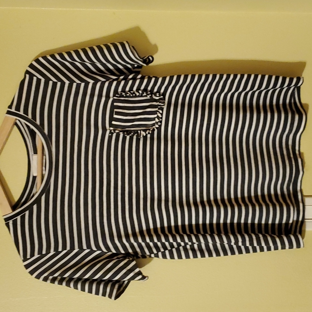 🛍Bella Ella ladies horizontal striped short sleeve shirt, Sz S
